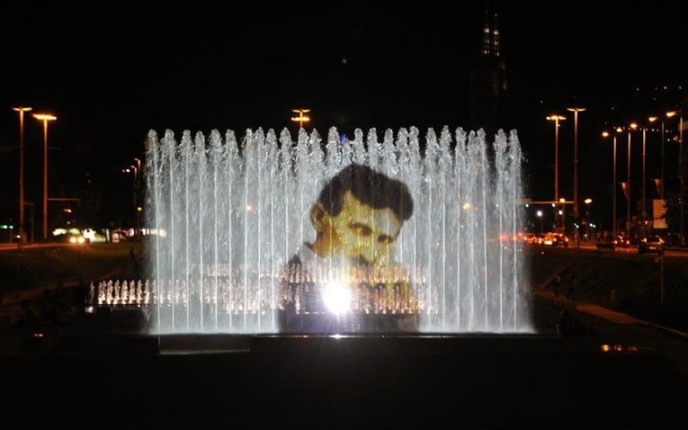 FOTO Ovako to izgleda kad se na Bandićevim fontanama ukaže Nikola Tesla