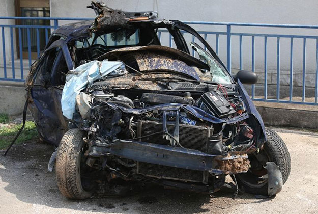 FOTO Vozačica izgorjela u Cliju, nisu je uspjeli izvući nakon što se auto prevrnuo na krov