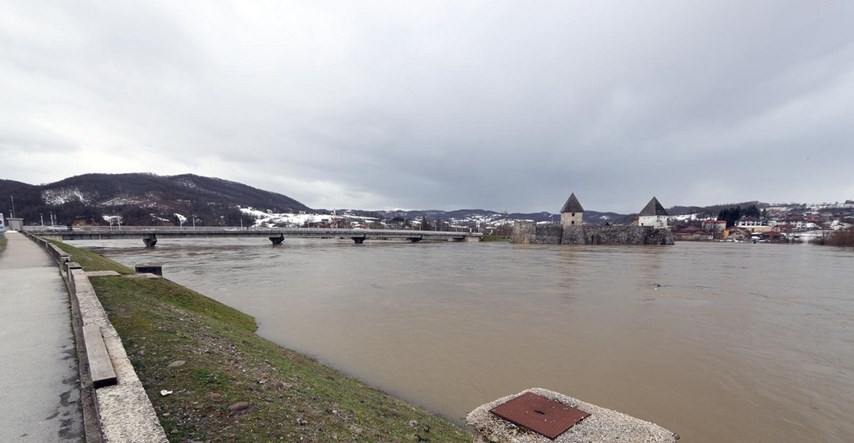 Una prijeti kućama i u BiH, uvedene izvanredne mjere obrane od poplava