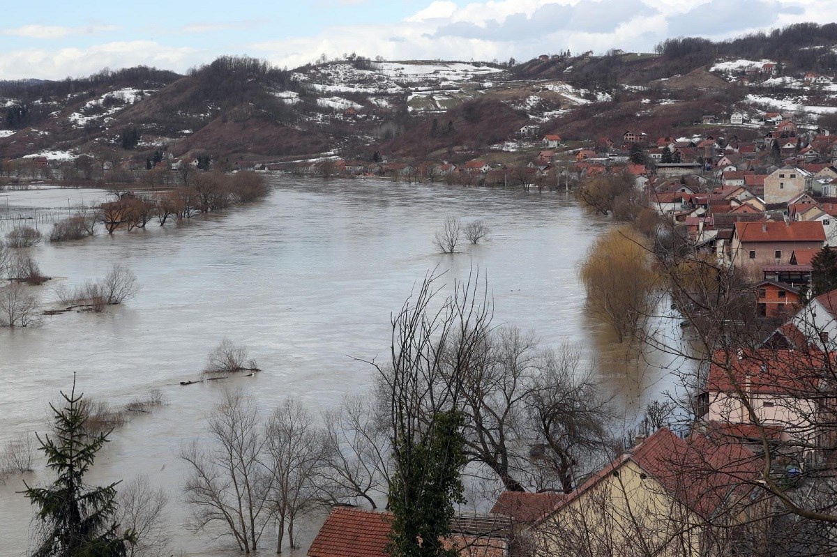 RIJEKE RASTU, POPLAVLJENE KUĆE "Veliki vodeni val tek stiže, ova mjesta ostat će odsječena"