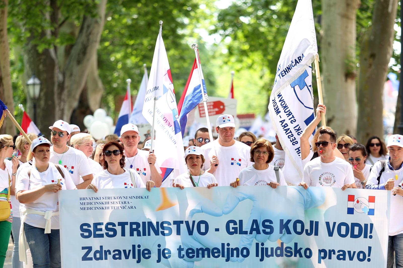 VIDEO Prosvjedovale medicinske sestre i tehničari, tisuću ih je bilo na Markovom trgu