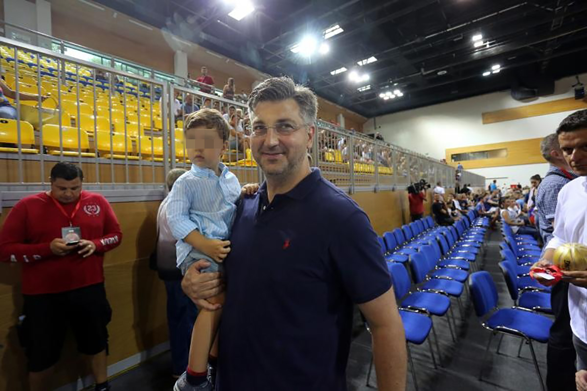 VRATILI SE S GODIŠNJEG Danas sjednica vlade, traže investicijskog savjetnika za otkup Ininih dionica
