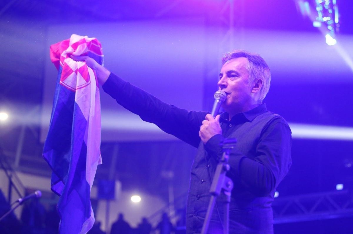 "Ovo je dan žalosti, a ne svadba": Mještani Škabrnje pobunili se protiv Škore, oglasio se i on