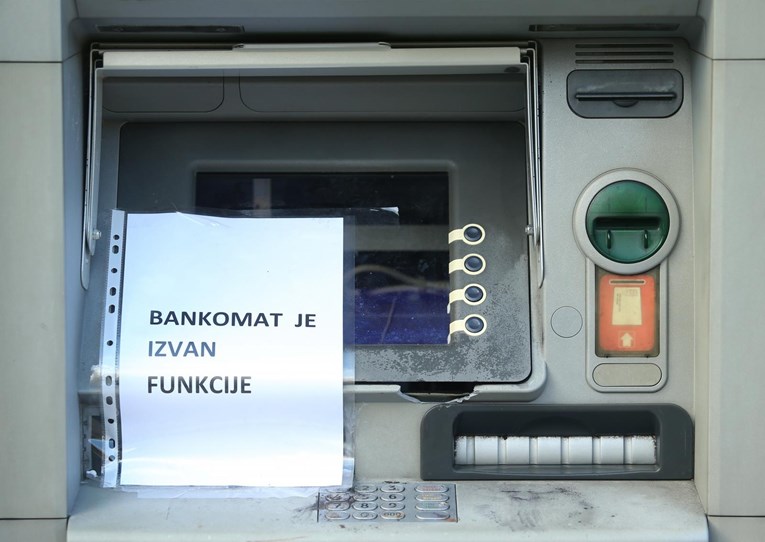 Lopovi noćas opljačkali dva bankomata u Zagrebu