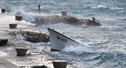 FOTO, VIDEO Olujno jugo kraj Šibenika potopilo brodice