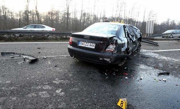 Teška nesreća na autocesti A1, sudarila se dva automobila: Žena poginula, vozači ozlijeđeni