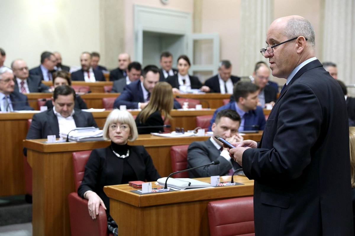 SDP, HDZ i Živi zid se svađaju oko Agrokora u saboru