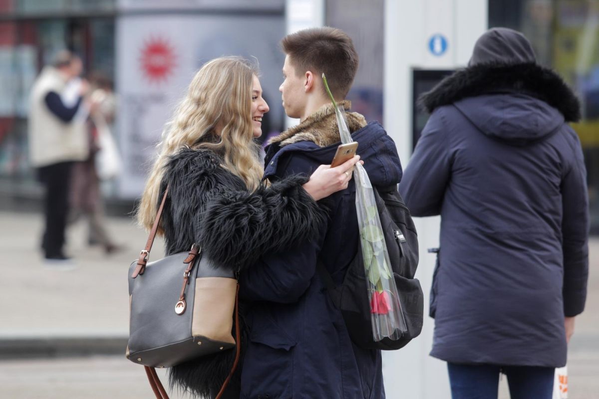 FOTO Najslađa galerija dana: Dečki su ružama odlučili pokazati svoju ljubav