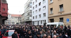 Prijetnja državnim udarom: Šatordžije se postrojili pred Milanovićevim stanom