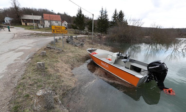 Povlači se voda u Kosinjskoj dolini, poplavljena sela će struju dobiti u ponedjeljak