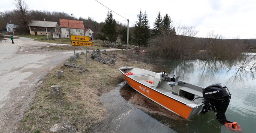 Povlači se voda u Kosinjskoj dolini, poplavljena sela će struju dobiti u ponedjeljak