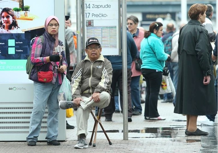 FOTO Turist održao Zagrepčanima lekciju: On uvijek ima gdje sjesti