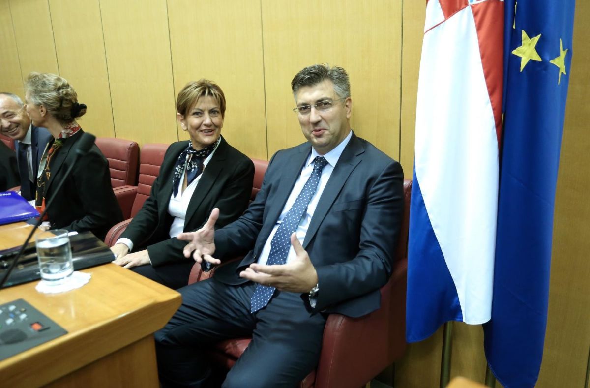 Rezultat grupnog jebavanja u mozak bit će vidljiv za par mjeseci kad državni trbuh naraste
