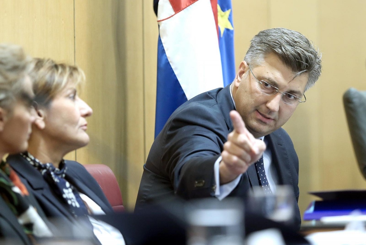 Počela je škola, a učenik Plenković već se izruguje sa svima i tvrdi da "može šta hoće"