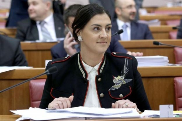 FOTO Mlada MOST-ovka u Sabor došla odjevena kao sovjetski oficir