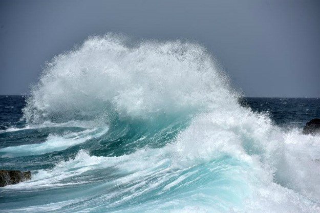 FOTO Orkansko jugo u Puli podiglo veličanstvene valove