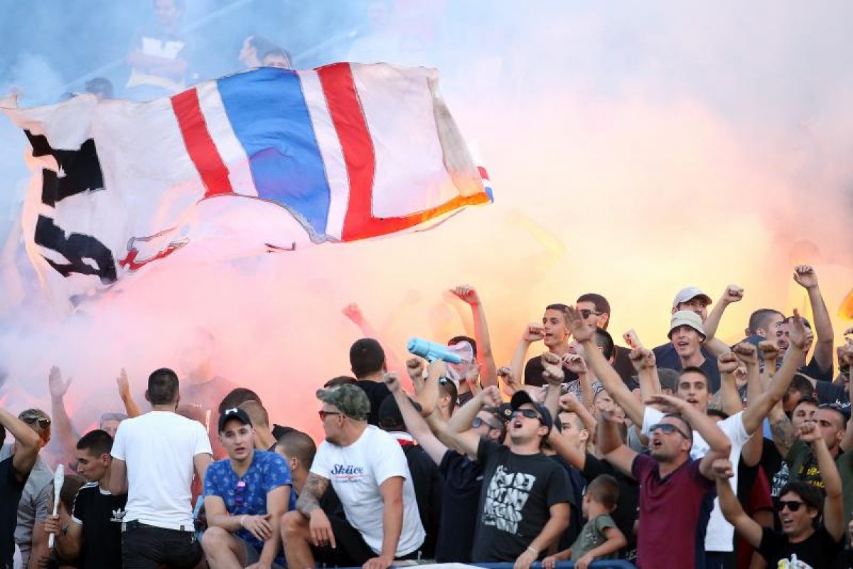 Torcida na Maksimiru vrijeđala Janicu i Modrića: "HNS-om mutna voda teče, evo Jane s Mamićem se šeće..."