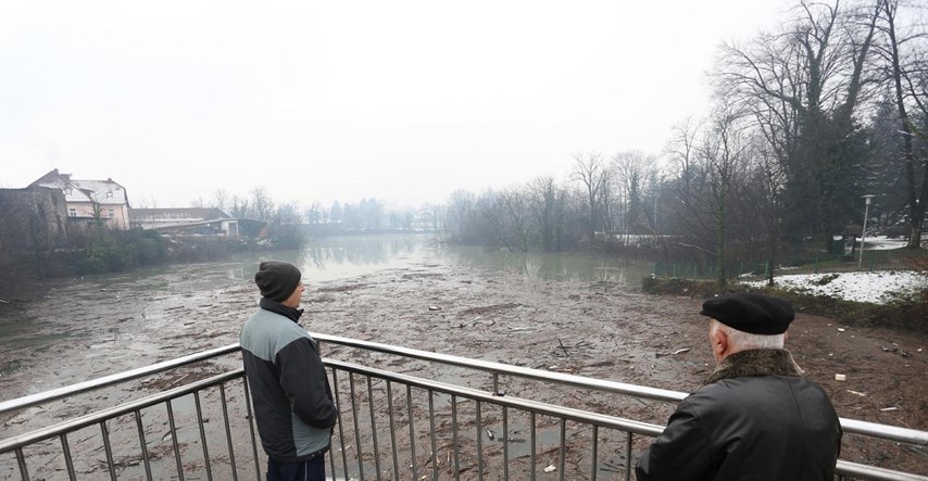 FOTO, VIDEO Izlila se Dobra u Ogulinu, u Karlovcu na snazi redovne mjere obrane od poplava