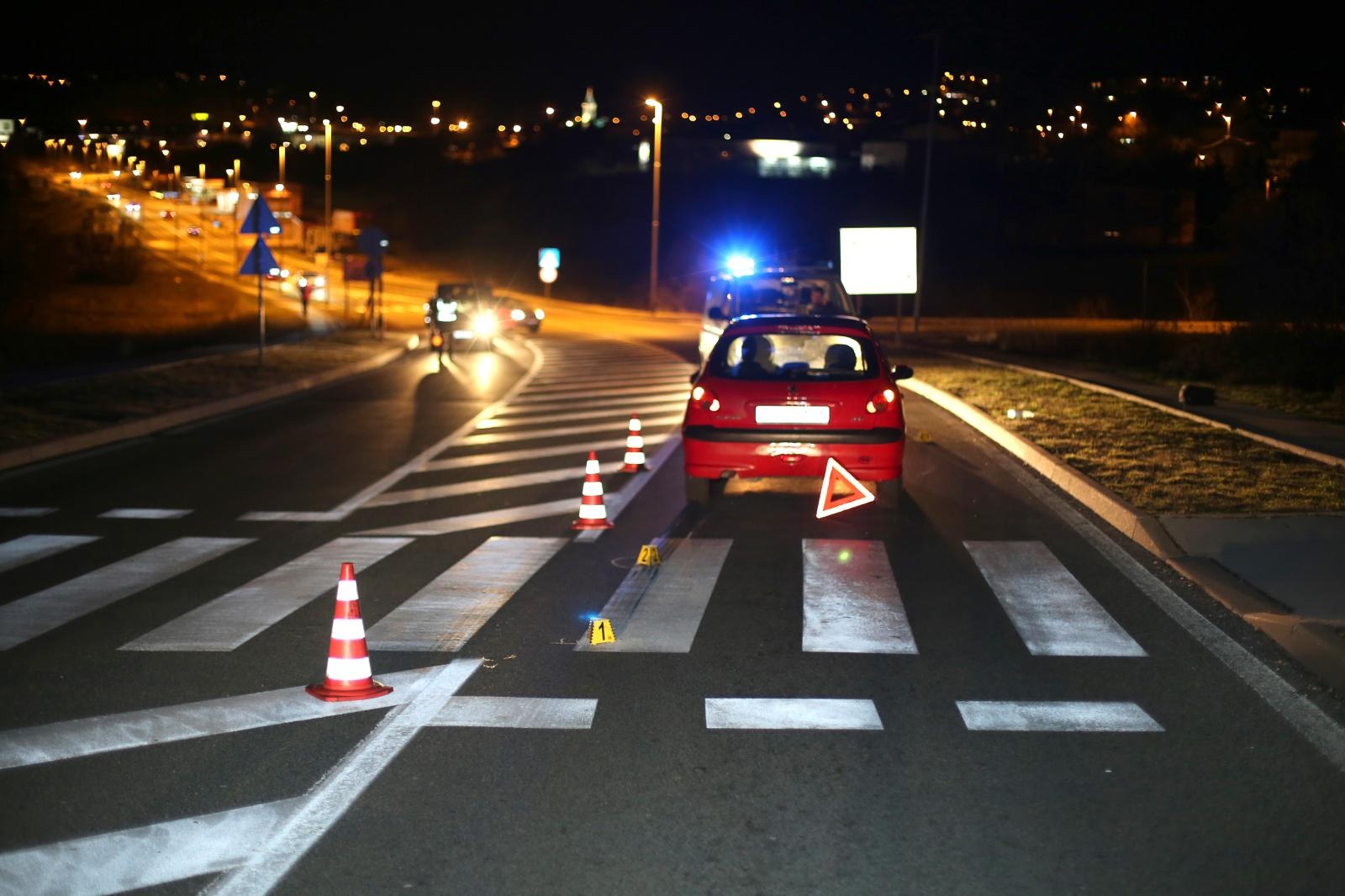 U nesreći kod Biograda poginuo vozač auta, dvije osobe teško ozlijeđene