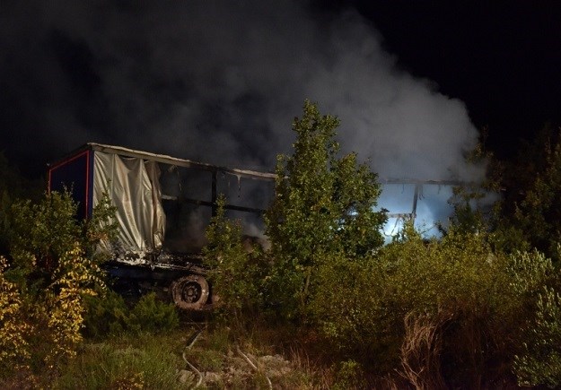 Vozač izgorio u šleperu nakon što je sletio s ceste kod Kapele