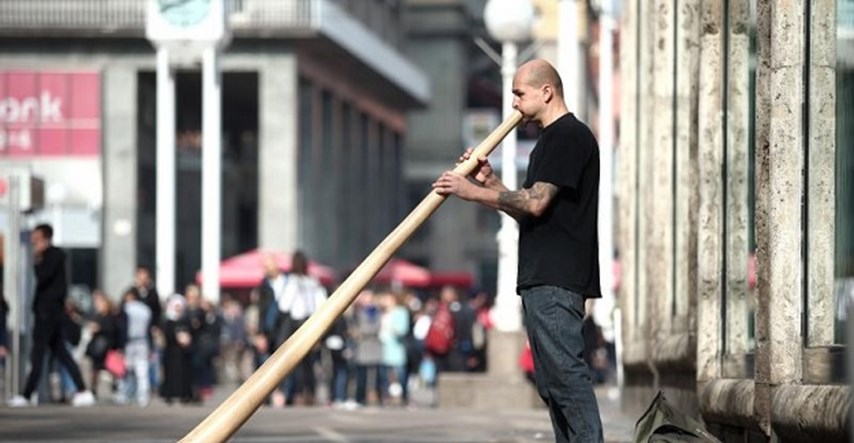VIDEO Neobičnim glazbalom oduševio prolaznike u centru Zagreba, znate li koji instrument svira?