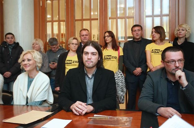 Živi zid objavio: Hrvoje Runtić i Mihaela Varga su prevaranti, za novac gaze sve pred sobom