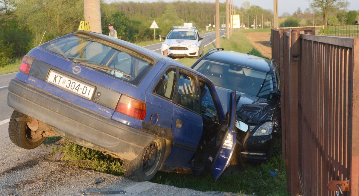 Teška prometna nesreća u Sisku, četvero ozlijeđenih