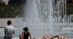 FOTO Skidanjem protiv vrućine: Ne, ovo nije snimljeneno na Zrću, nego u Zagrebu