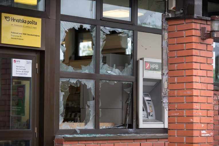Eksplozija u Sesvetskom Kraljevcu, na ulazu u poštu popucala stakla