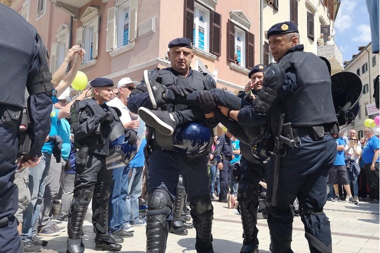 FOTO Policija u Rijeci privela aktivistice, tisuće ljudi hodačima poručile: "Čekamo vas u 21. stoljeću"