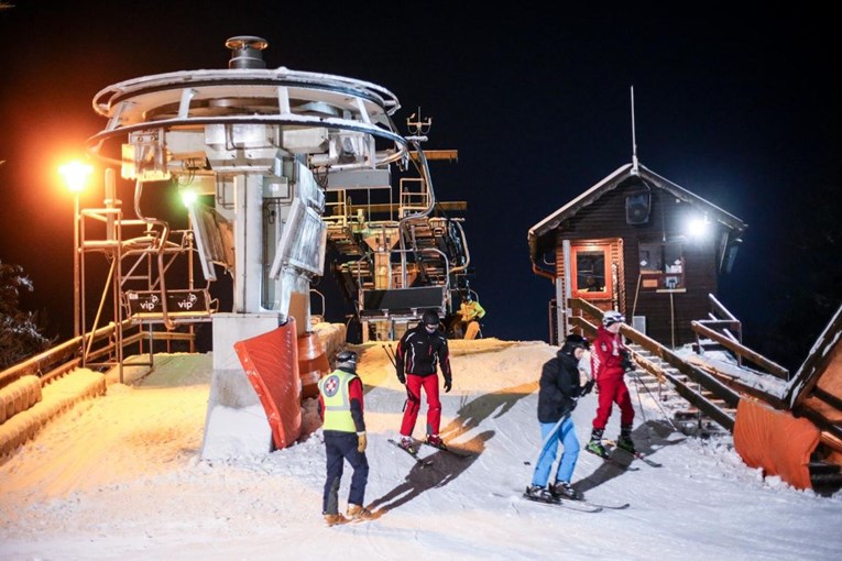 FOTO Besplatnim skijanjem otvorena nova sezona na Sljemenu