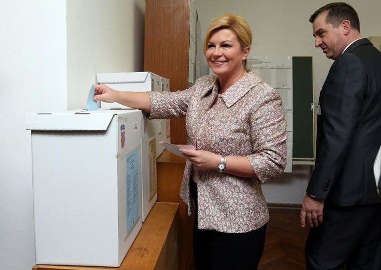 FOTO Umor ili? Kolinda se na izborima pojavila u neprepoznatljivom izdanju