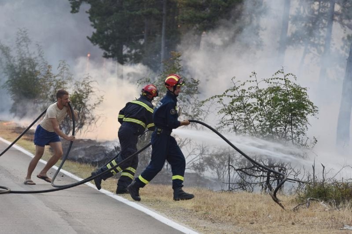 U KNINU UHIĆENO VIŠE OSOBA Sumnja se da su podmetnuli požare