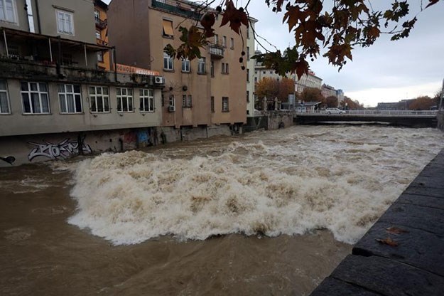 VIDEO Pogledajte što je obilna kiša napravila u Rijeci: "Ovako nešto se ne vidi svaki dan"