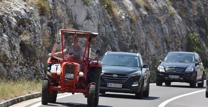 Putovao čak devet dana: Nijemac na ljetovanje u Hrvatsku došao traktorom