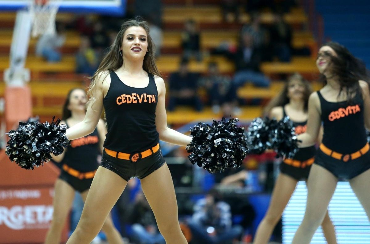 FOTO Navijačice Cedevite digle atmosferu odjevene u minijaturne hlačice