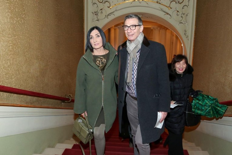 FOTO Massimo Savić na predstavu stigao sa svojom misterioznom suprugom Eni