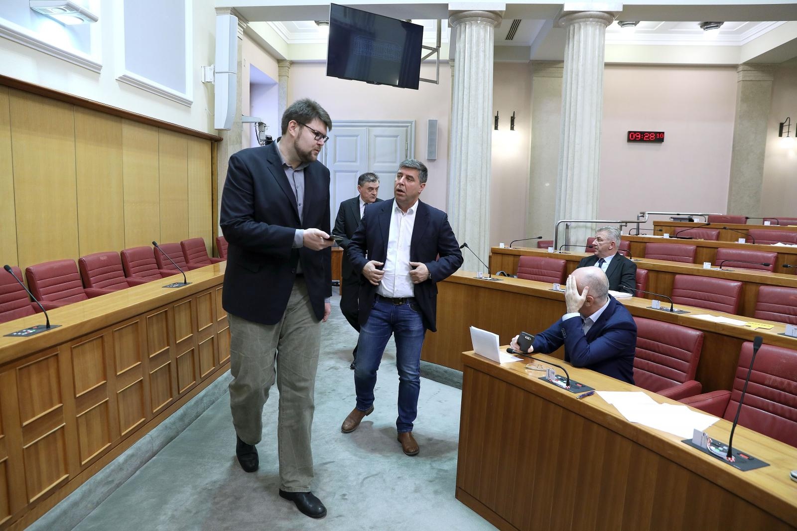 SDP-ovci napustili sabornicu, Grbin poručuje: Plenković mora otići