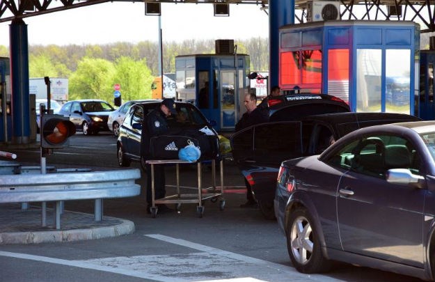 Satima se čeka na ulaz u Srbiju, kolona na Bajakovu oko 5 kilometara