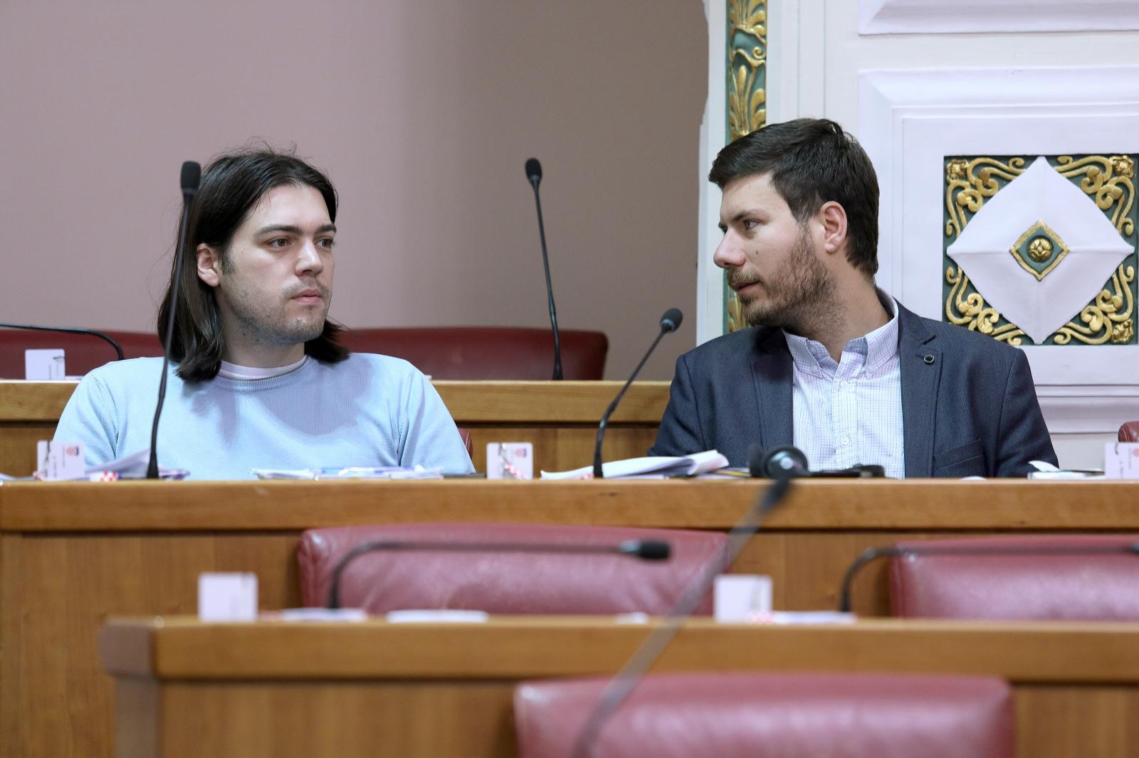 CRO DEMOSKOP Živi zid jedini u godinu dana narastao, i to čak 6 posto