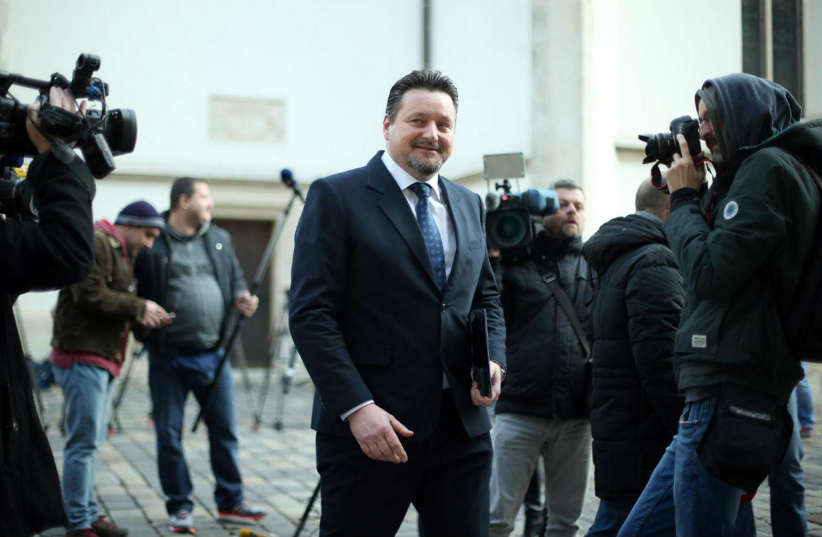Kuščevića pitali o pomicanju sata, on pričao što o tome misle njegov otac i djed