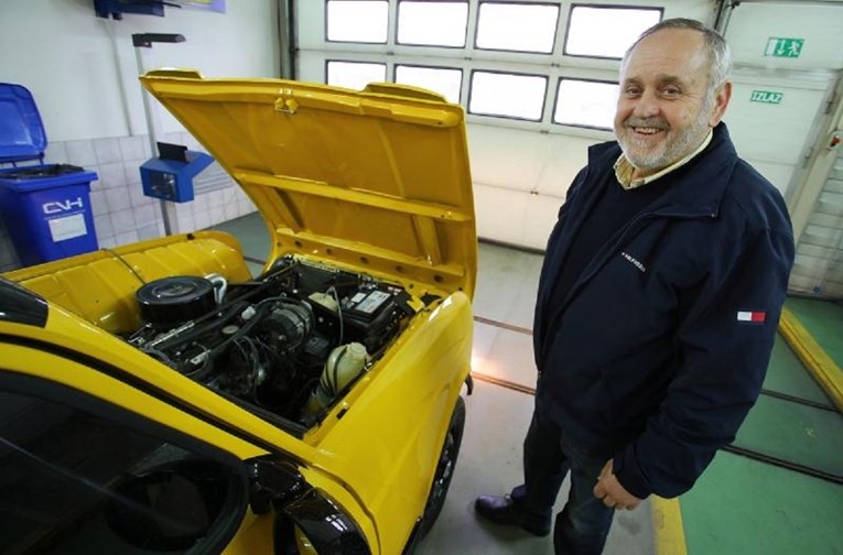 FOTO Penzić iz Zlatara napravio Renault 4 sa šest kotača