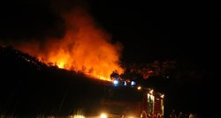 Planuo požar u skladištu Jadrantransa u Dugopolju, izgorio dio krovišta i radionice