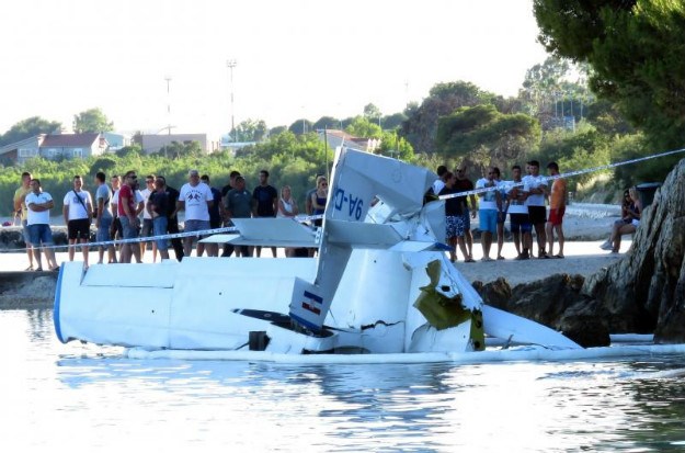 Avion pao u more u Kaštelima: Dvojica članova posade poginula, liječnici se bore za život trećeg
