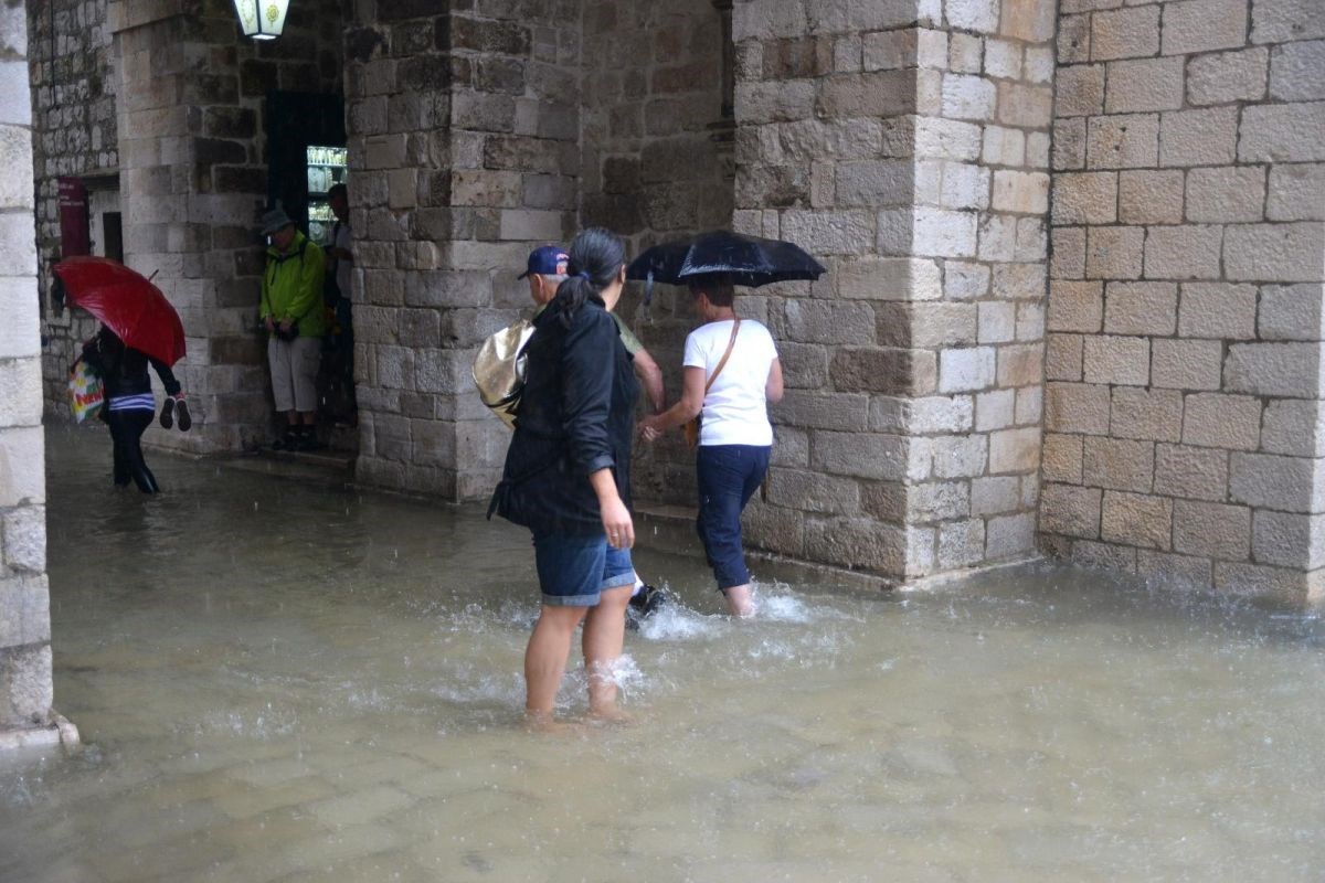 FOTO Pogledajte kako izgleda Stradun nakon obilne kiše