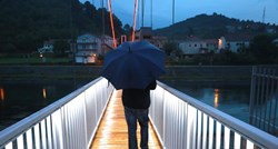 Atrakcija na koju se dugo čekalo: Obnovljeni viseći most preko Cetine oduševio Triljane