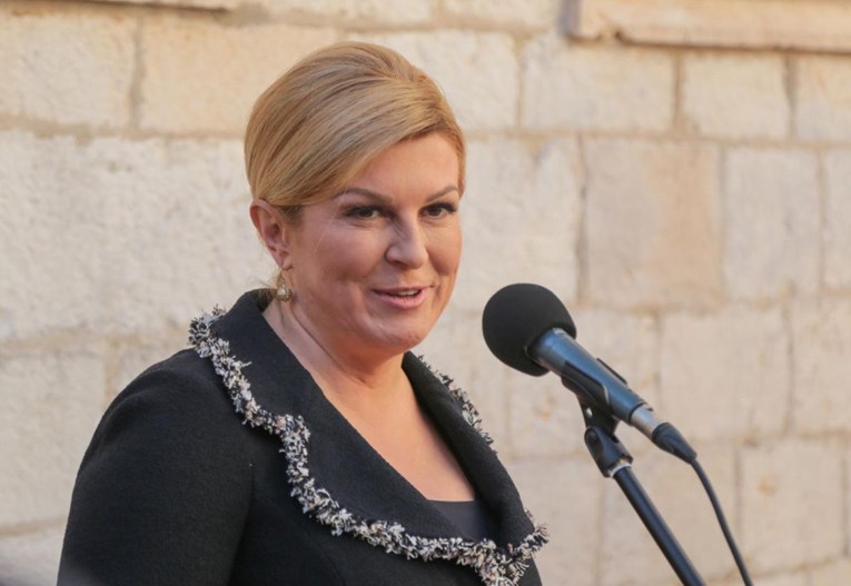 FOTO Kolinda u Dubrovniku razbila crninu neobičnim detaljima na sakou koji smo već jednom vidjeli