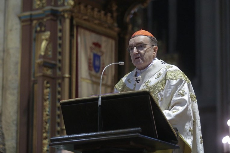 Bozanić na polnoćki u katedrali: "Bit Božića nisu darovi, čestitke i plemenite akcije"