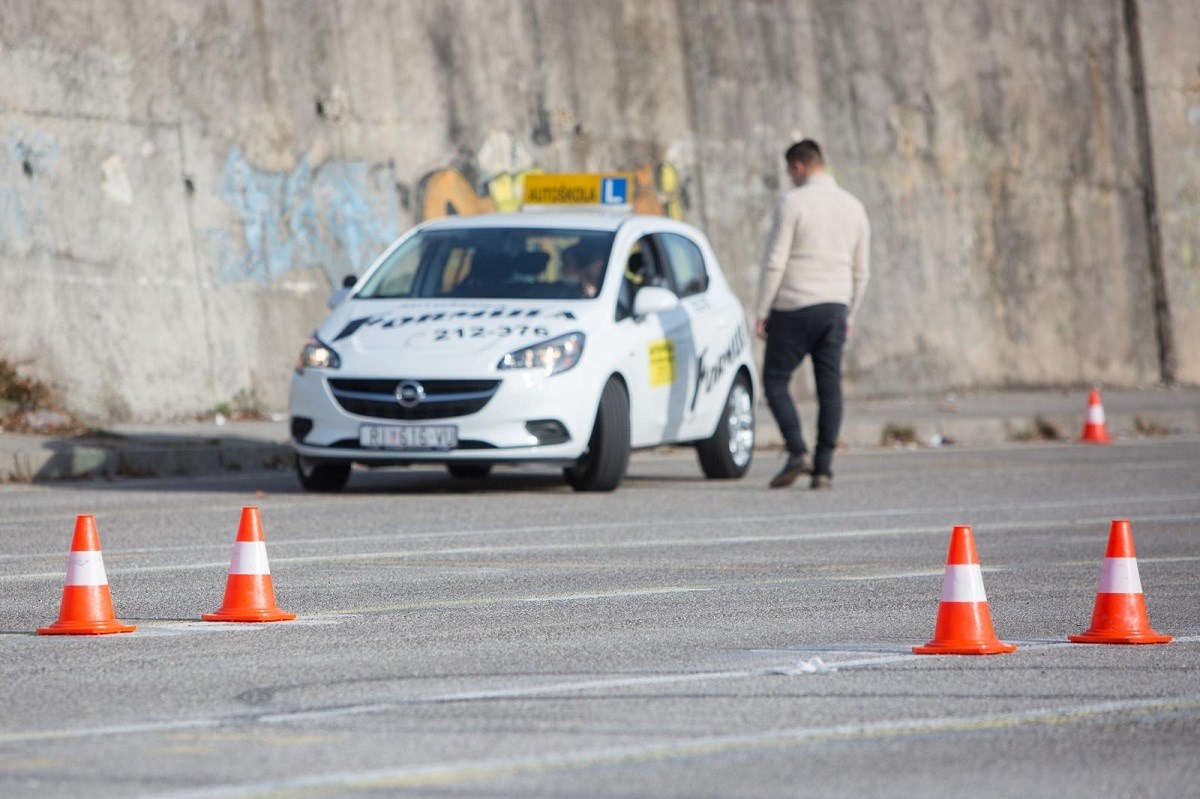 Stižu važne promjene, autoškole će uskoro biti jeftinije