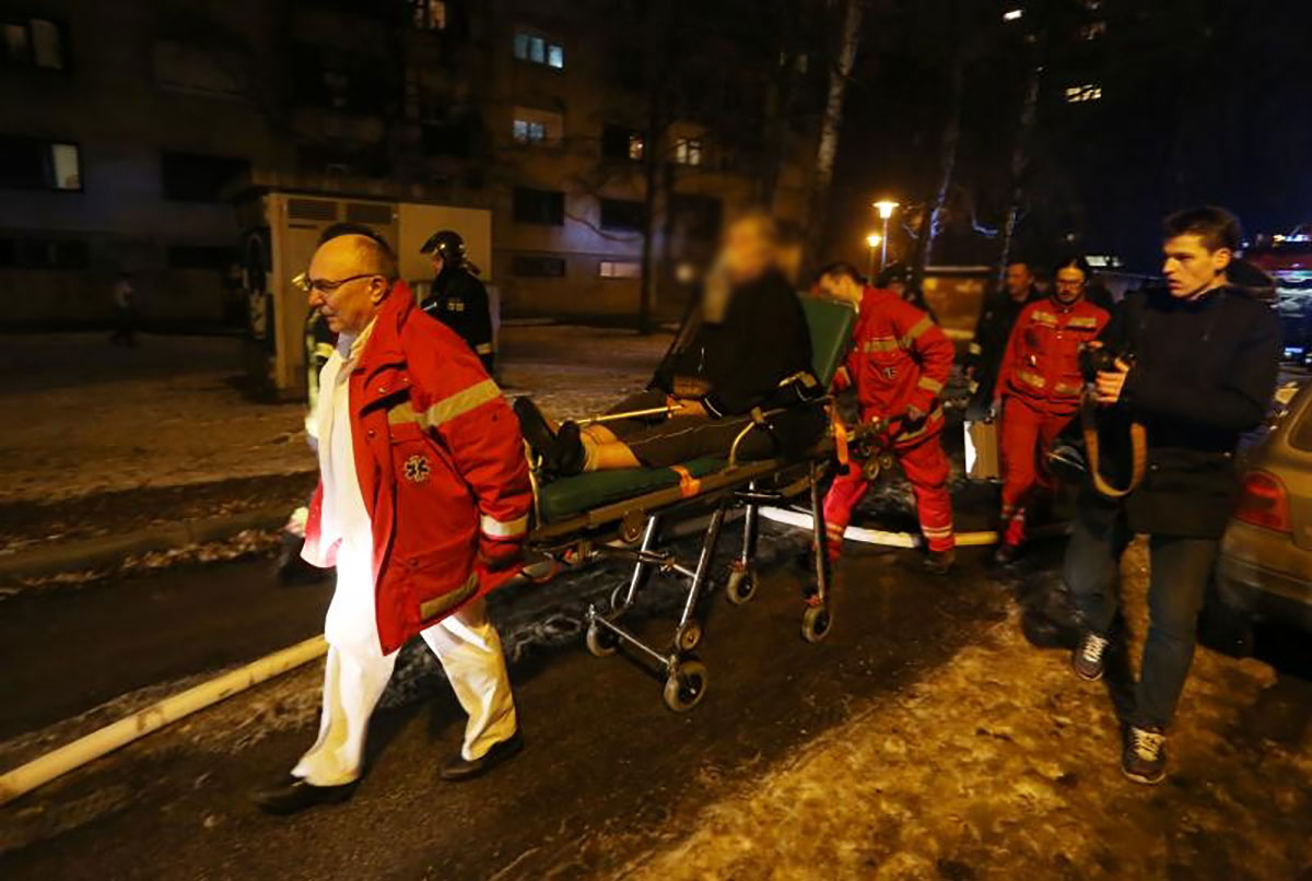 FOTO Zagrebački vatrogasci spasili ženu iz gorućeg stana